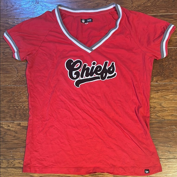 Red Chiefs V-Neck T-Shirt - Picture 1 of 8